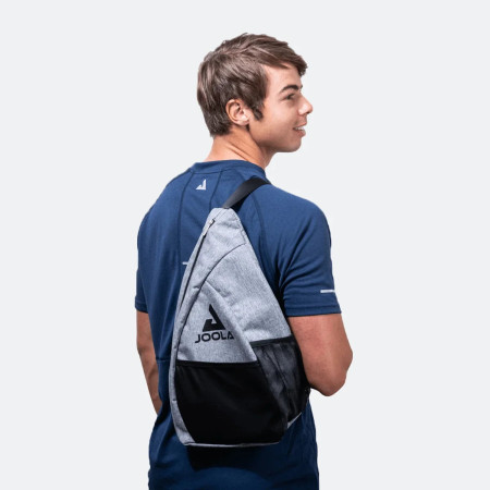 エッセンシャルズ スリングバッグ（Essentials）
